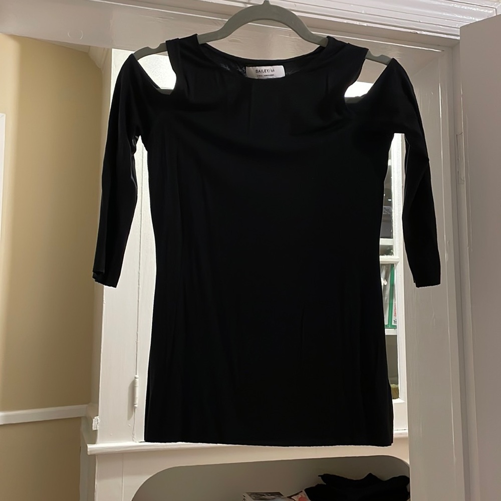 Bailey 44, Black cold shoulder top XS